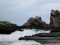 Batu-batu karang yang besar (Naryani Soepandi/dtraveler) Batu-batu karang yang besar (Naryani Soepandi/dtraveler)