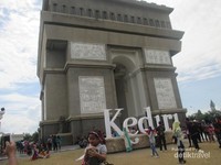 Simpang Gumul Kediri. Simpang Gumul Kediri.