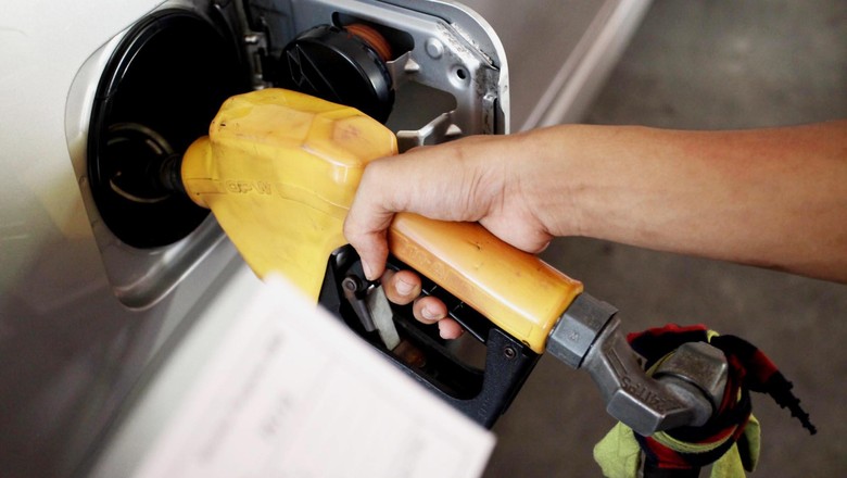 Tips Ampuh Hilangkan Bau Bensin di Mobil Tips Ampuh Hilangkan Bau Bensin di Mobil