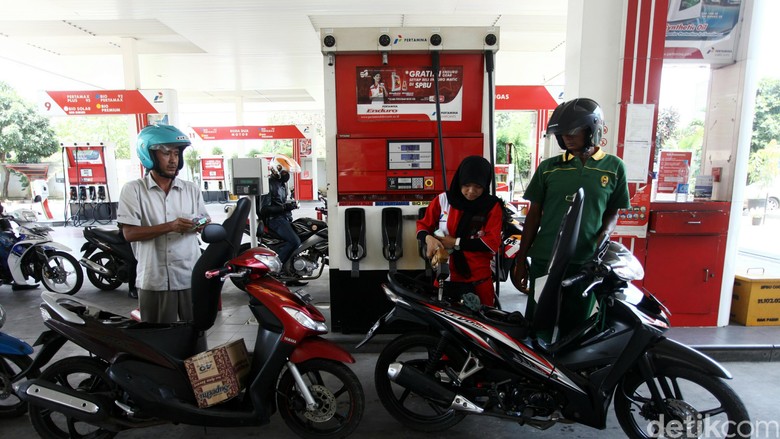 Jualan Bensin Premium, Pertamina Rugi Rp 400/Liter Jualan Bensin Premium, Pertamina Rugi Rp 400/Liter