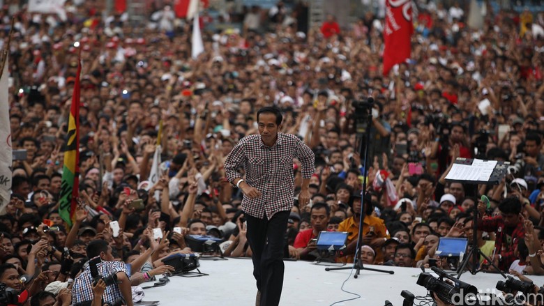 Jokowi Gelar Buka Puasa Bareng Artis di Istana Bogor Jokowi Gelar Buka Puasa Bareng Artis di Istana Bogor