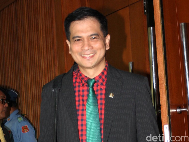 Makin Serius dengan Politik, Krisna Mukti Tak Mau Pikirkan Jodoh Makin Serius dengan Politik, Krisna Mukti Tak Mau Pikirkan Jodoh