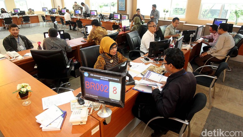 Evaluasi Setahun PTSP, Jokowi Senang Investasi Naik 17,8% Evaluasi Setahun PTSP, Jokowi Senang Investasi Naik 17,8%