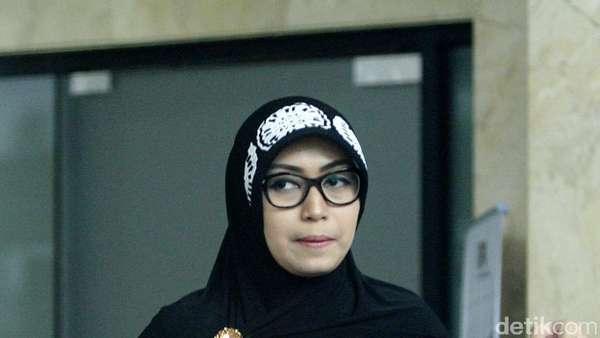 Cerita Saksi soal Peran Istri Fuad Amin Si Koruptor Rp 414 Miliar Cerita Saksi soal Peran Istri Fuad Amin Si Koruptor Rp 414 Miliar