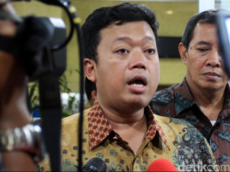 Golkar Tunggu Restu Jokowi ke Khofifah, Buka Pintu ke Gus Ipul Golkar Tunggu Restu Jokowi ke Khofifah, Buka Pintu ke Gus Ipul