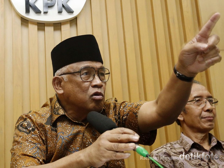 Ruki Tepis Tuduhan Romli soal Penetapan 36 Tersangka KPK Ruki Tepis Tuduhan Romli soal Penetapan 36 Tersangka KPK