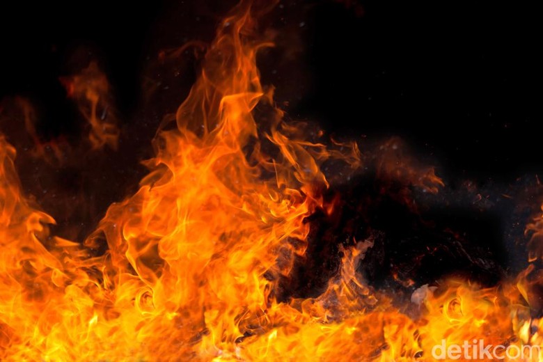 Motor Menyala Saat Isi Bensin, SPBU di Cikarang Ludes Terbakar Motor Menyala Saat Isi Bensin, SPBU di Cikarang Ludes Terbakar