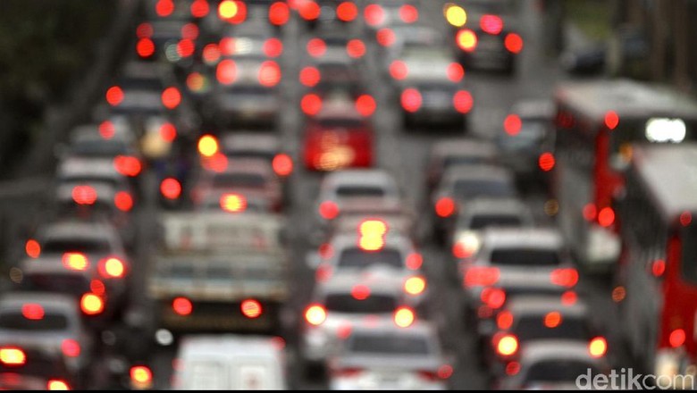 Macet Panjang Jelang Rest Area di Tol Cikampek Arah ke Jakarta