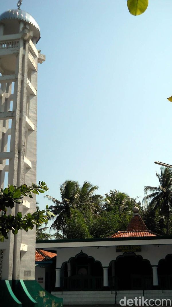 Kisah Batu Hitam dan Lumpur di Masjid Berumur 400 Tahun di 