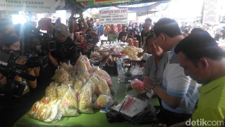 Jelang Buka Puasa, Ahok Sidak Pedagang Takjil di Bazar Ramadan Benhil