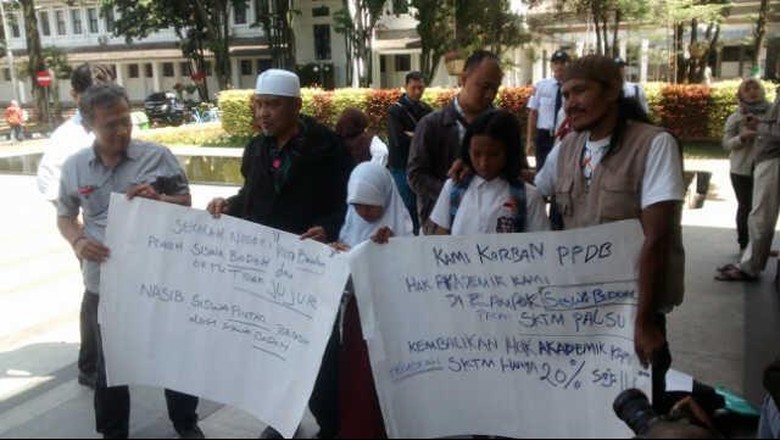 Image result for protes peneriamaan siswa baru