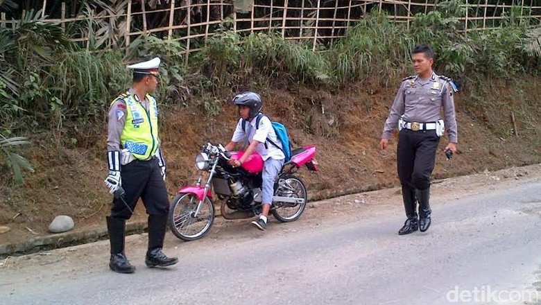 Polisi: Bawa Motor Tak Hanya Sekedar Ngegas Saja Polisi: Bawa Motor Tak Hanya Sekedar Ngegas Saja