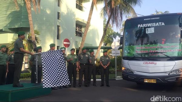 Kodam Jaya Berangkatkan Prajurit Mudik Lebaran Bersama