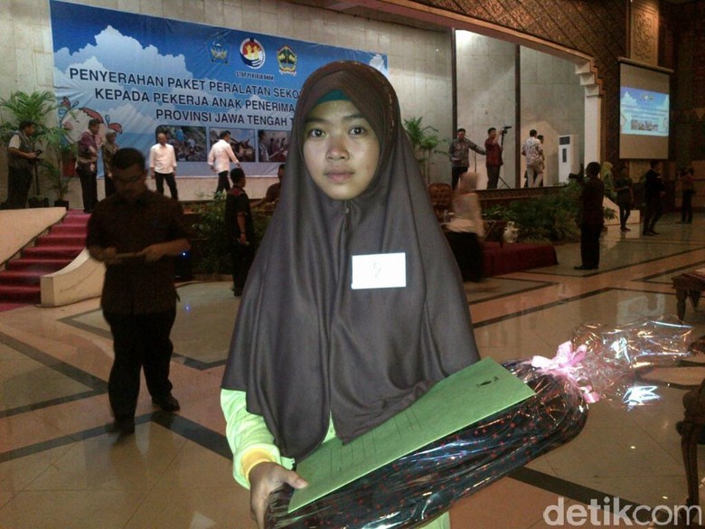 Ini Fitri, Pekerja Anak yang Kisahnya Membuat Menteri Hanif Hampir Menangis Ini Fitri, Pekerja Anak yang Kisahnya Membuat Menteri Hanif Hampir Menangis