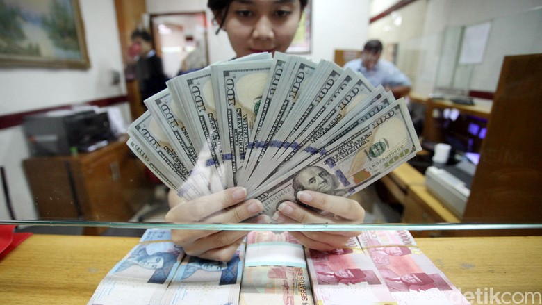 Rupiah Keok Lawan Dolar dan Euro Rupiah Keok Lawan Dolar dan Euro