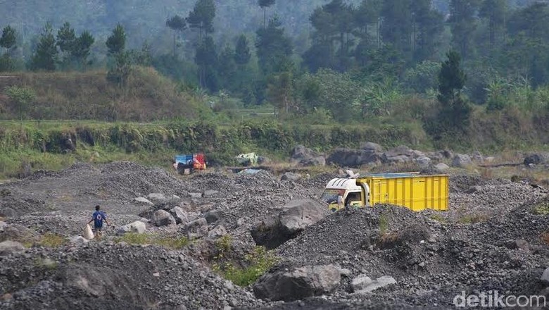 Rapat dengan Kapolda Jatim, DPR Soroti Penuntasan Kasus Tambang di Lumajang Rapat dengan Kapolda Jatim, DPR Soroti Penuntasan Kasus Tambang di Lumajang