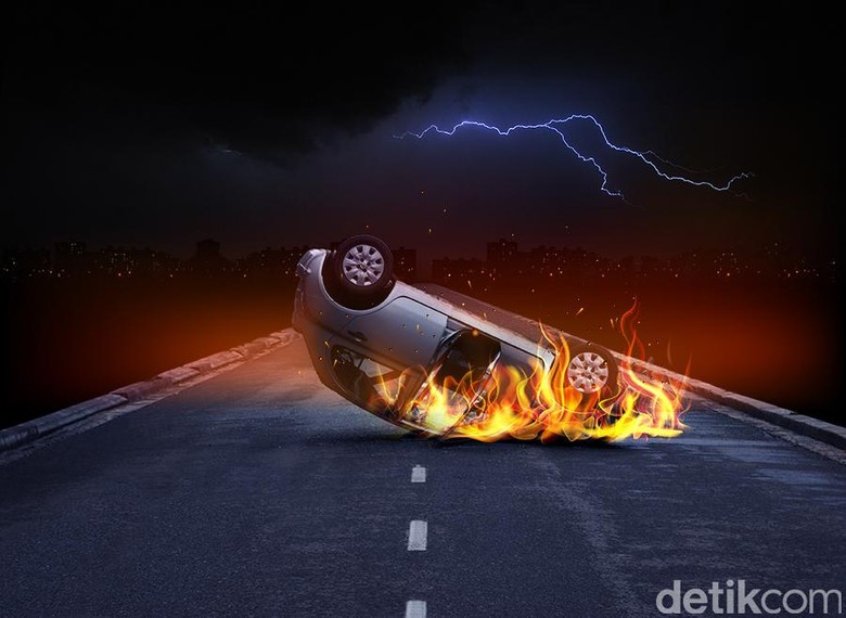 Mobil Terbakar di Tol Cikampek Arah Jakarta Macet 4 Km Mobil Terbakar di Tol Cikampek Arah Jakarta Macet 4 Km