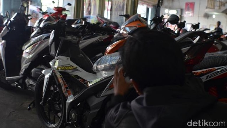 Dicuekin Sales Karena Beli Motor Pakai Uang Kontan? Dicuekin Sales Karena Beli Motor Pakai Uang Kontan?