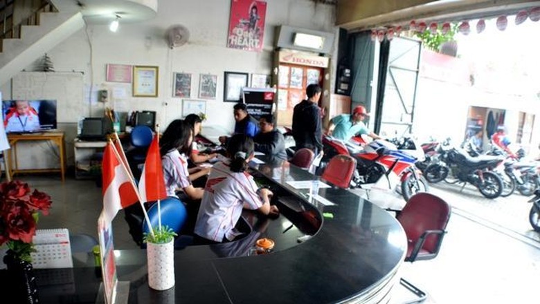 Masih Sedikit Wanita yang Bekerja Sebagai Mekanik Masih Sedikit Wanita yang Bekerja Sebagai Mekanik