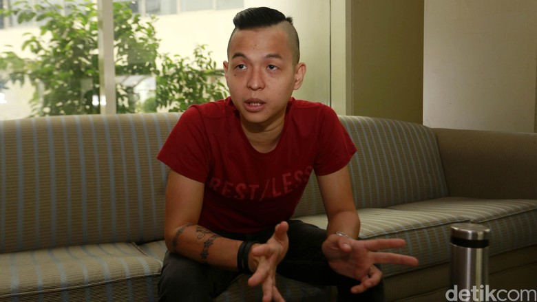 Sido Muncul Tak Perpanjang Kontrak Ernest Prakasa Sido Muncul Tak Perpanjang Kontrak Ernest Prakasa