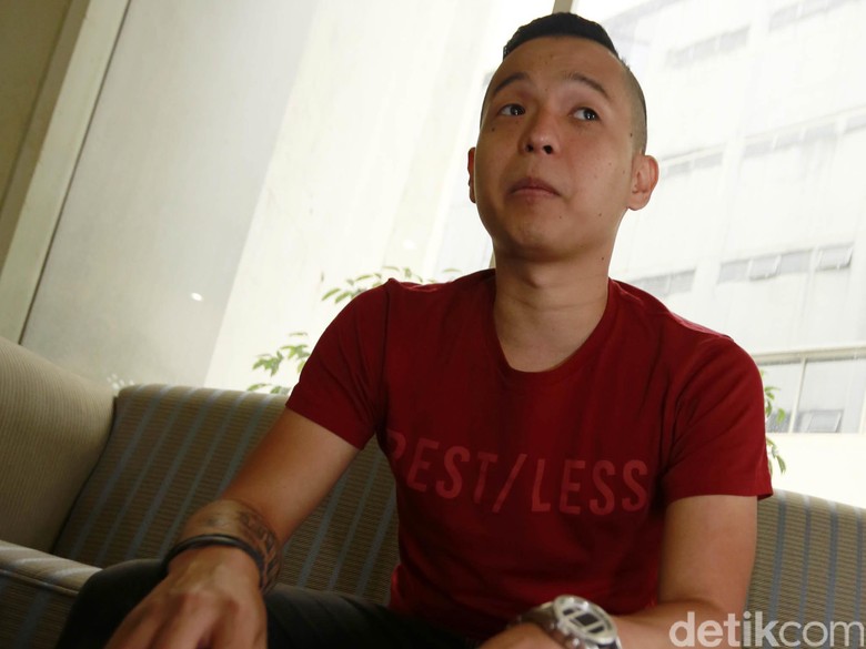 Ernest Prakasa Liburan Bareng Keluarga ke Jepang Ernest Prakasa Liburan Bareng Keluarga ke Jepang