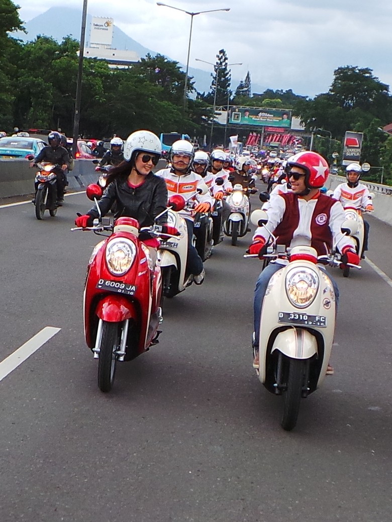 Honda Scoopy ESP Tampil Makin Stylish