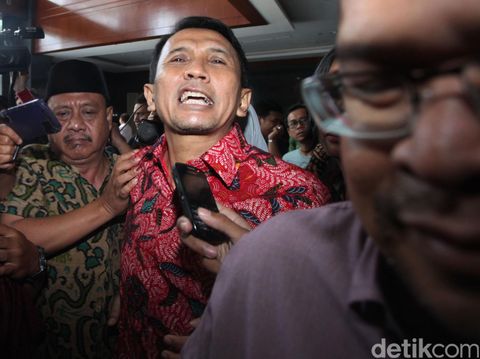 Segitiga Kongkalikong Suap Kepala Daerah, Anggota Dewan, dan Dinas