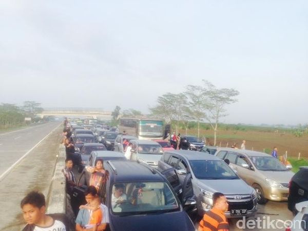 Menhub Jonan Larang Truk Lewat Jalan Tol 30 Desember-3 