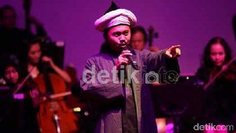 Sastrawan Sufi Candra Malik Akan Kolaborasi dengan Seniman Bali Sastrawan Sufi Candra Malik Akan Kolaborasi dengan Seniman Bali