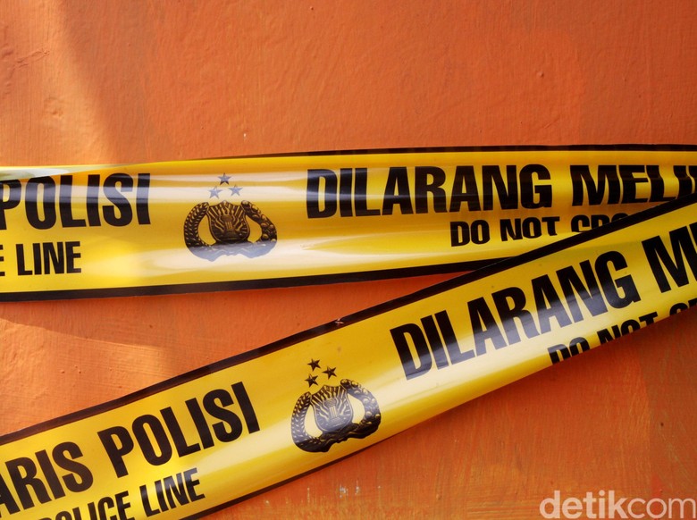 Polisi Tangkap WN Singapura yang Sekap Anak Angkat di Batam Polisi Tangkap WN Singapura yang Sekap Anak Angkat di Batam