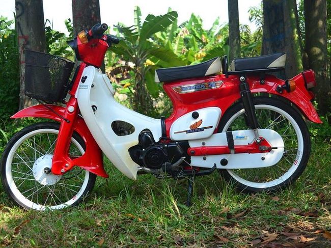 Si Mawar Merah, Honda C700 yang Romantis