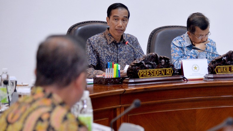 Jokowi Gelar Rapat Bahas Persiapan Asian Games dan MotoGP di Indonesia Jokowi Gelar Rapat Bahas Persiapan Asian Games dan MotoGP di Indonesia