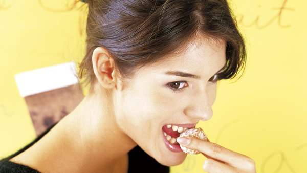 Sedang Diet? Ini 10 Camilan yang Bisa Bantu Turunkan Bobot (1) Sedang Diet? Ini 10 Camilan yang Bisa Bantu Turunkan Bobot (1)