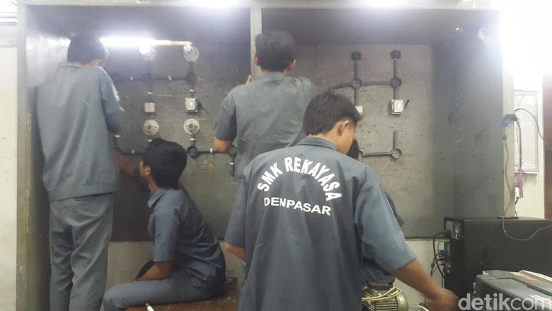 Swiss Bantu RI Kembangkan Politeknik Swiss Bantu RI Kembangkan Politeknik
