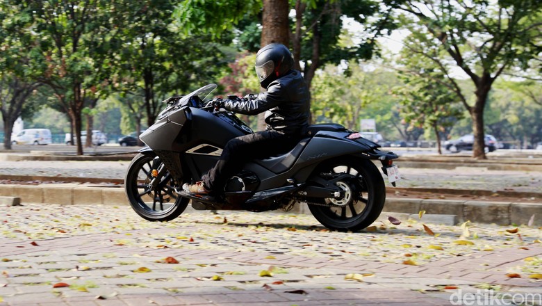 Honda Setop Penjualan Moge Futuristik NM4 Vultus Honda Setop Penjualan Moge Futuristik NM4 Vultus