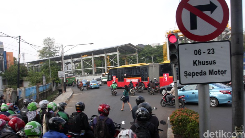 Larangan Motor di Sudirman Batal, Pemotor Nggak Jadi Konvoi Besok Larangan Motor di Sudirman Batal, Pemotor Nggak Jadi Konvoi Besok