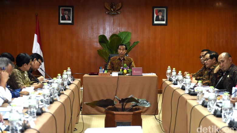Jokowi: Pengurusan 8 Izin di BKPM Saat Ini Selesai Dalam 3 Jam Jokowi: Pengurusan 8 Izin di BKPM Saat Ini Selesai Dalam 3 Jam