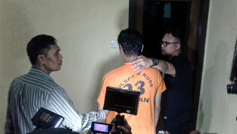 Diduga Cabuli 5 Bocah SD, Oknum Pembina Pramuka Ditahan Polisi Diduga Cabuli 5 Bocah SD, Oknum Pembina Pramuka Ditahan Polisi
