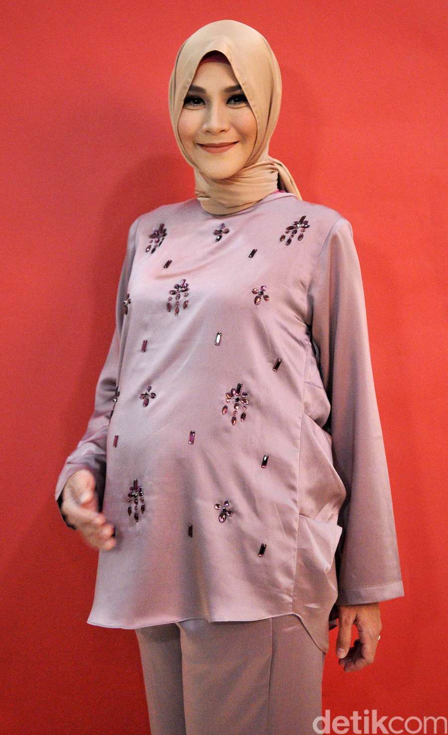 Zaskia Mecca, si Ibu Cantik yang Tetap Stylish Saat Hamil