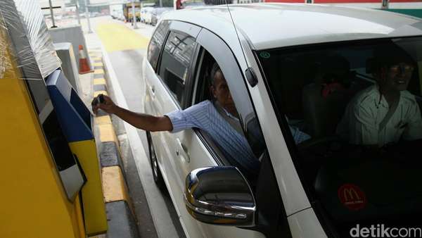 Bayar Tol Pakai Uang Elektronik Dapat Diskon 10% Bayar Tol Pakai Uang Elektronik Dapat Diskon 10%