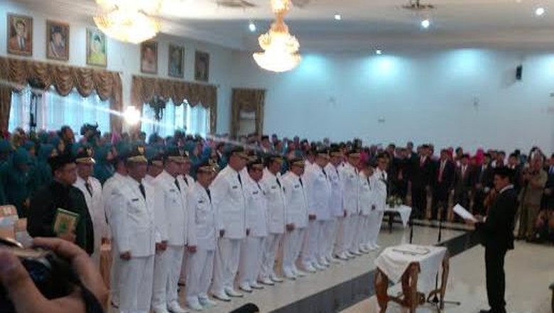 12 Kepala Daerah di Sumbar Dilantik, 1 Lainnya Tertunda 12 Kepala Daerah di Sumbar Dilantik, 1 Lainnya Tertunda