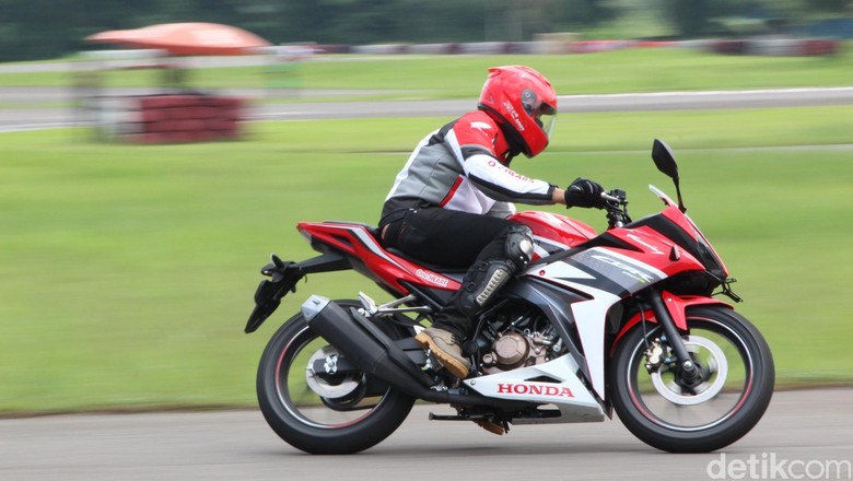 Perang Motor Sport 150 cc, Mana yang Terlaris? Perang Motor Sport 150 cc, Mana yang Terlaris?