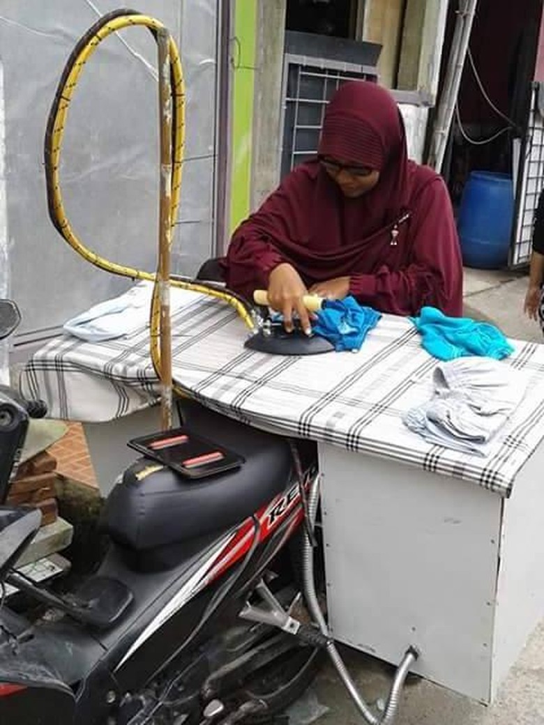 Gokil Gosok Keliling Pakai Motor Bebek