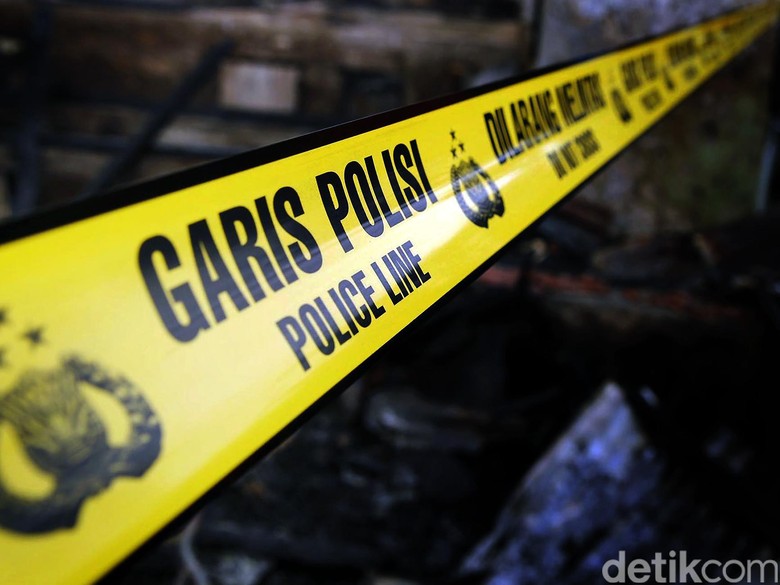 Pengendara yang Diduga Miliki Narkoba di Tol Halim Dites Urine Pengendara yang Diduga Miliki Narkoba di Tol Halim Dites Urine