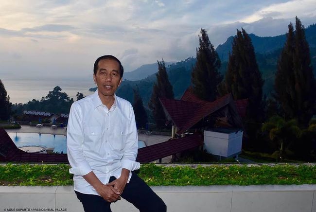 Jokowi Beri Bantuan untuk Sifa, Remaja yang Cacat Sejak Lahir