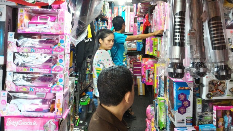Pembeli Mainan Impor di Pasar Gembrong Belum Rasakan 