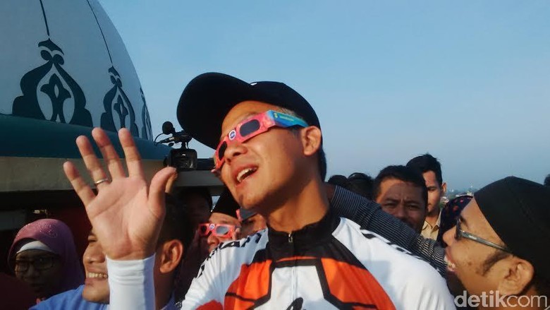 4G Masuk Semarang, Pesan Ganjar untuk Jomblo: Jangan Download Gambar Porno 4G Masuk Semarang, Pesan Ganjar untuk Jomblo: Jangan Download Gambar Porno