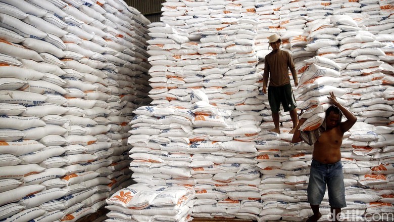 Ada Ancaman Kekeringan, Mentan: Stok Beras 1,7 Juta Ton Ada Ancaman Kekeringan, Mentan: Stok Beras 1,7 Juta Ton