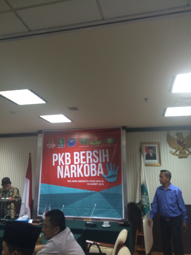 F-PKB Gelar Tes Urine Cek Narkoba, Krisna Mukti Hingga Arzetti Ikut F-PKB Gelar Tes Urine Cek Narkoba, Krisna Mukti Hingga Arzetti Ikut