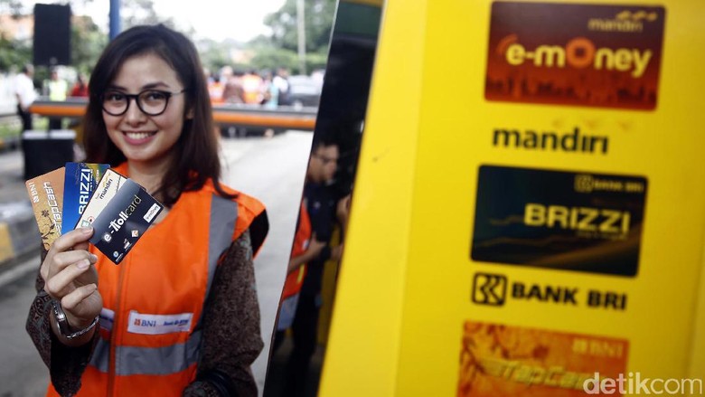 Di Masa Depan Bayar Tol Bisa dari Rekening Ponsel Di Masa Depan Bayar Tol Bisa dari Rekening Ponsel